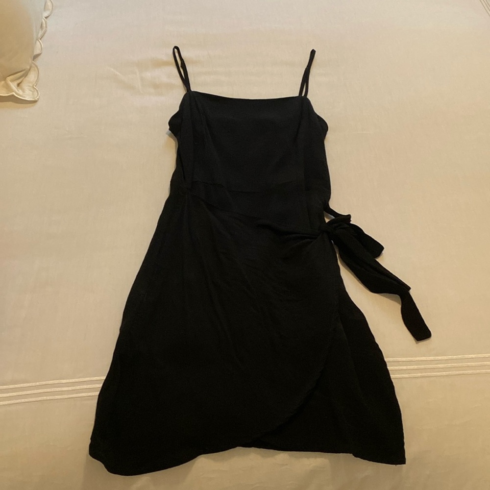 Forever 21 wrap dress with zipper closure